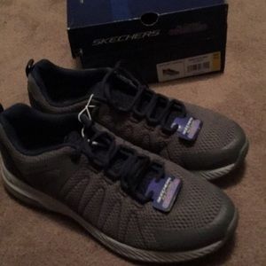NEW  Men’s sz 11 Skechers Sneakers